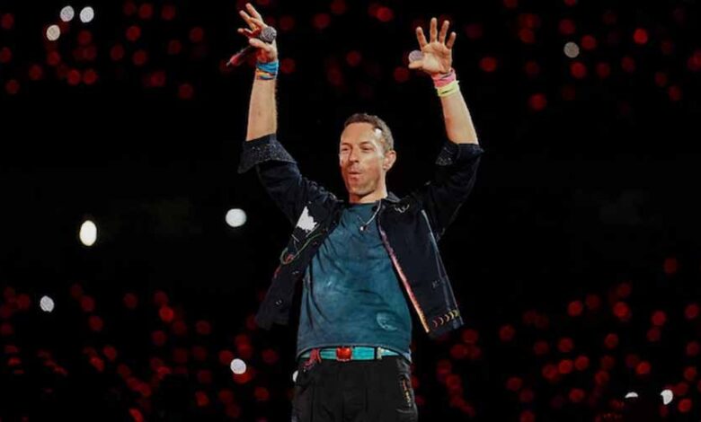 कोल्डप्ले ने मुंबई में किया शानदार कॉन्सर्ट प्रदर्शन