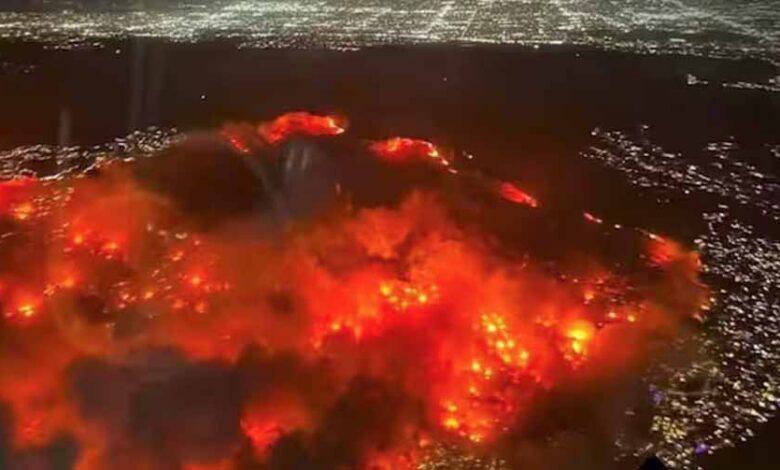 लॉस एंजिल्स काउंटी में पिछले कुछ दिनों से आग ने हाहाकार मचा रखा है, फिर भी दिल्ली की ‘जहरीली हवा’ से कई गुना बेहतर है AQI