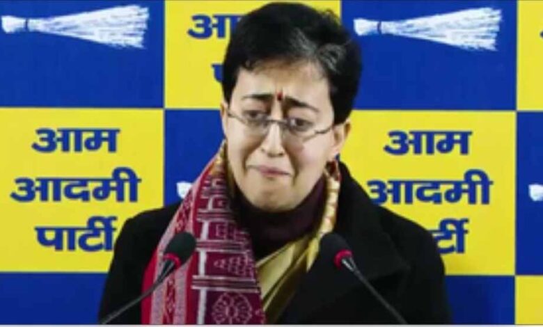 दिल्ली में राजनीतिक दलों के बीच आरोप-प्रत्यारोप का दौर लगातार जारी, मुख्यमंत्री आतिशी के निकले आंसू