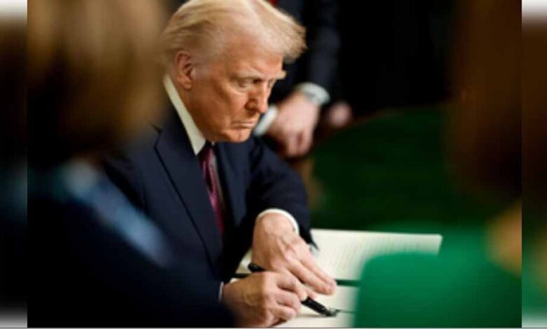 अमेरिकी सेना को नया रूप देंगे ट्रंप, चार कार्यकारी आदेशों पर किए हस्ताक्षर, ट्रांसजेंडर भर्ती पर लगेगी रोक !