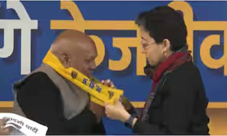 सीएम आतिशी ने इन नेताओं को आप में शामिल करते हुए कहा- किराड़ी विधानसभा के कई नेता आप ज्वाइन कर रहे हैं