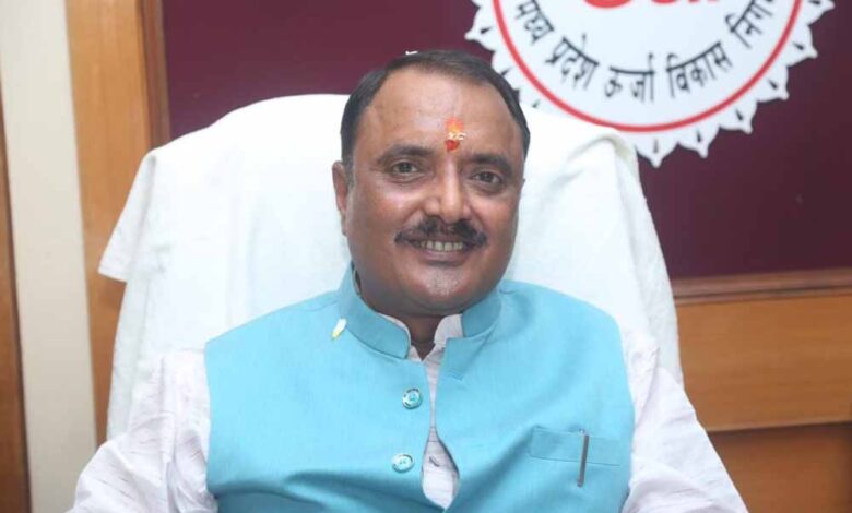 मंत्री राकेश शुक्ला