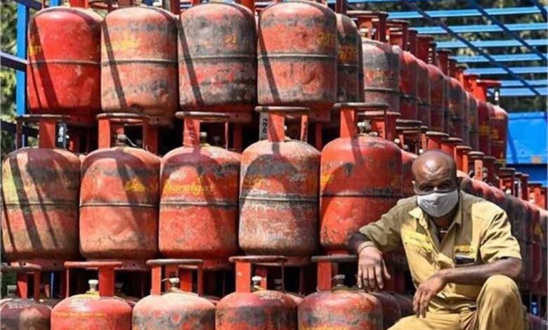 देश में आज केंद्रीय आम बजट होगा पेश, लागू होंगे नए नियम, UPI ट्रांजेक्शन, LPG दाम में होंगे ये बड़े बदलाव