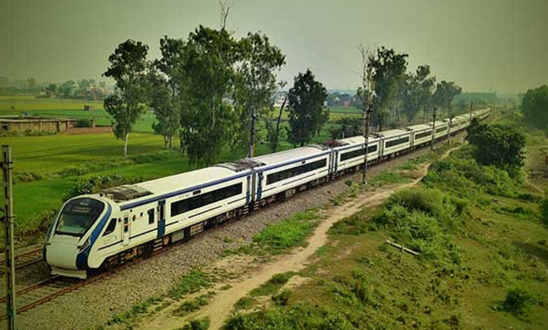 दिल्ली से रेलवे कुंभ मेले के लिए चलाएगा विशेष वंदे भारत ट्रेन, जानिए 15-17 फरवरी तक किस समय चलेगी ट्रेन