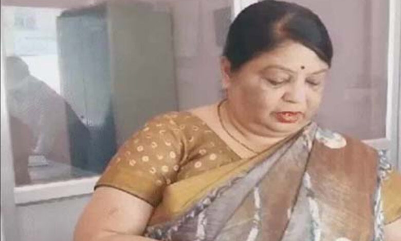 कांग्रेस नेता ने औरंगजेब से की परशुराम की तुलना, पार्टी ने बोला- माफी मांगो