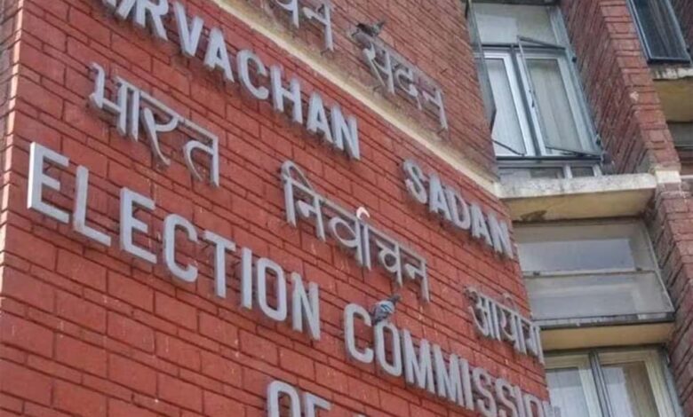 चुनाव आयोग ने वोटर आईडी को आधार से जोड़ने को लेकर बड़ा फैसला लिया, ऐसे किया जाएगा लागू