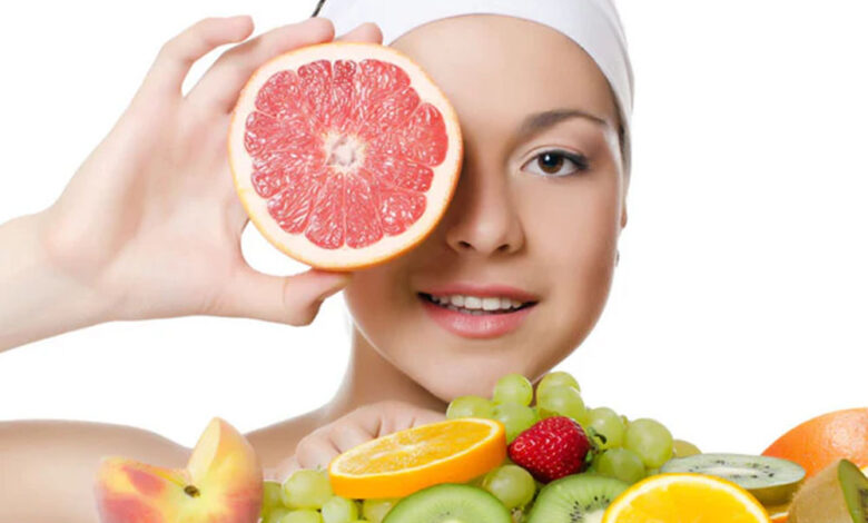 गर्मियों में ग्लोइंग स्किन के लिए रोजाना खाएं ये फल, चेहरे पर बरकरार रहेगी चमक