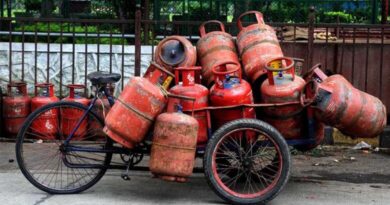 पेट्रोल-डीजल होंगे महंगे, सरकार ने बढ़ाई एक्साइज ड्यूटी, LPG गैस सिलेंडर के दाम में 50 रुपये की बढ़ोतरी