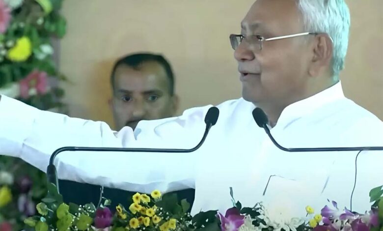 नीतीश ने पहली बार खुले मंच से भाजपा और जदयू के गठबंधन को तोड़ने के लिए किसी नेता को जिम्मेदार ठहराया