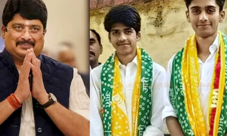 कुंडा से विधायक राजा भैया के दोनों बेटों की राजनीति में हुई एंट्री, अक्षय प्रताप की मौजूदगी में जनसत्ता दल के सदस्य बने