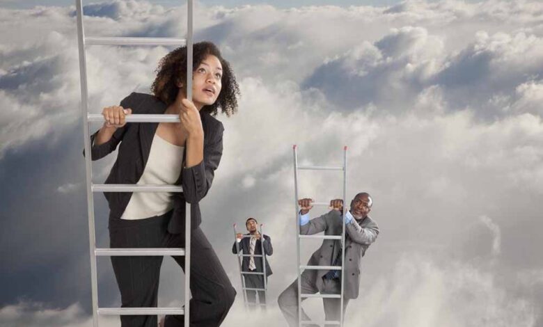 सफलता की सीढ़ी चढ़ना है तो इन जगहों पर नहीं करना चाहिए संकोच और शर्म