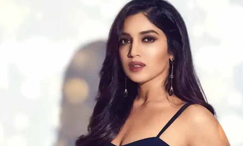 रोमांटिक मूड में भूमि पेडनेकर, फैंस से पूछा दिलचस्प सवाल