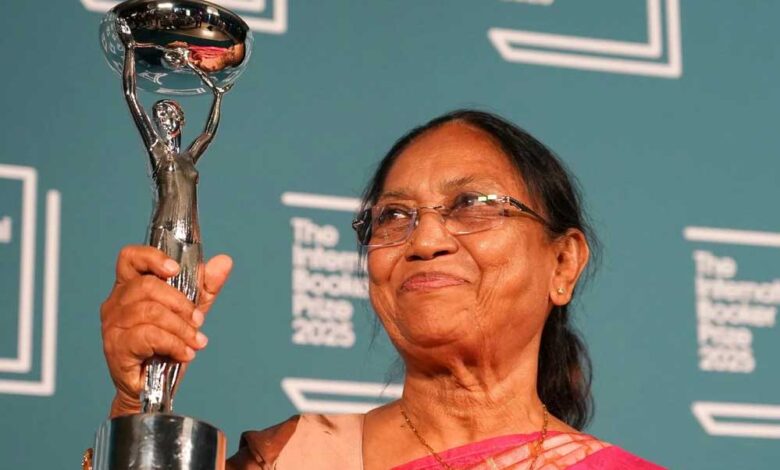 बानू मुश्ताक ने बुकर प्राइज जीतकर रचा इतिहास, जानें हार्ट लैंप में ऐसा क्या