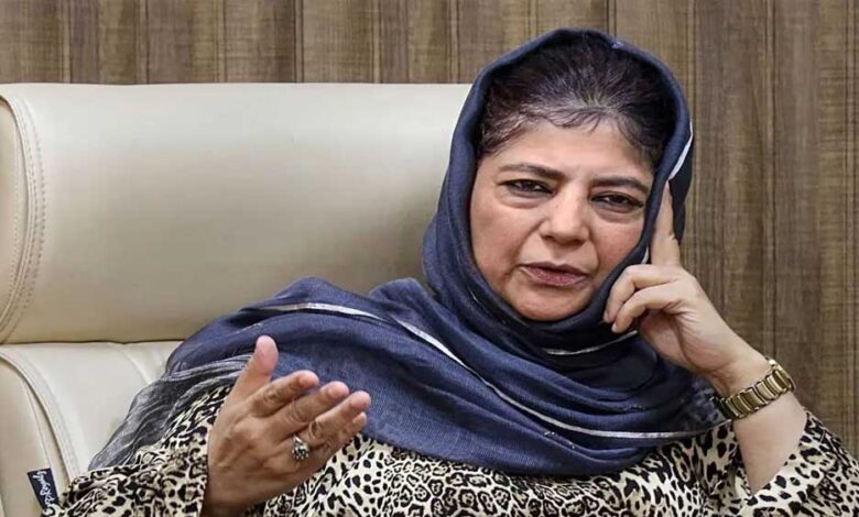 भारत और पाकिस्तान में छिड़े युद्ध के बीच पूर्व मुख्यमंत्री महबूबा मुफ्ती ने शांति का राग अलापा