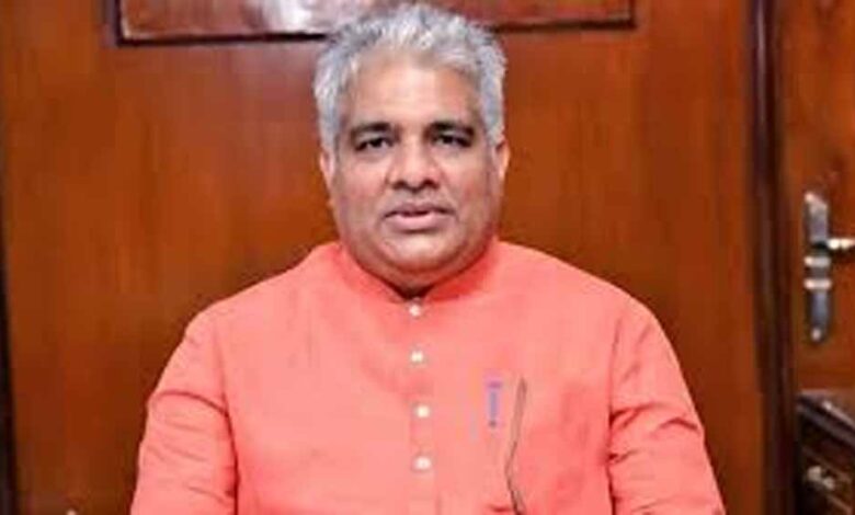 अलवर के बहरोड़ में एक संवाद कार्यक्रम में पहुंचे केंद्रिय मंत्री भूपेंद्र यादव अचानक उखड़ गए, मंच छोड़कर चले गए