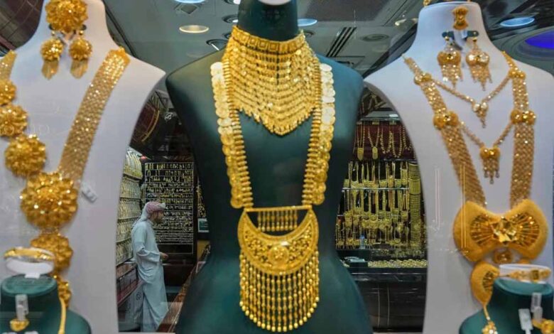 भारत और पाकिस्तान के बीच बढ़ते तनाव और मौद्रिक नीति से पहले सोने की कीमतों में दिखी गिरावट