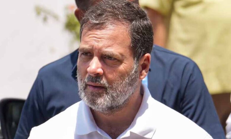 विपक्ष के नेता राहुल गांधी ने प्रधानंत्री नरेंद्र मोदी से संसद का विशेष सत्र बुलाने की मांग की