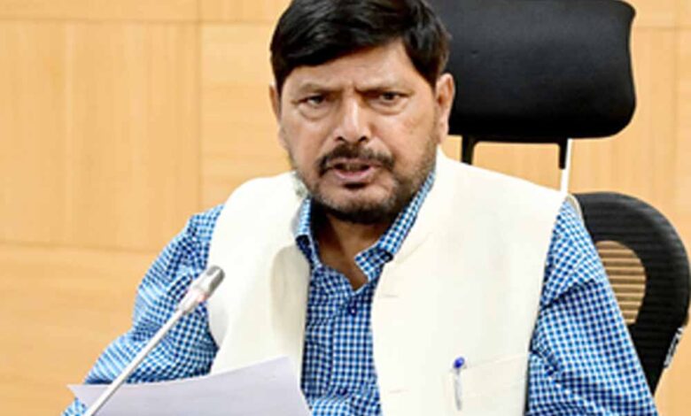 राज्य मंत्री रामदास आठवले ने कहा- राहुल गांधी पाकिस्तान की भाषा बोल रहे