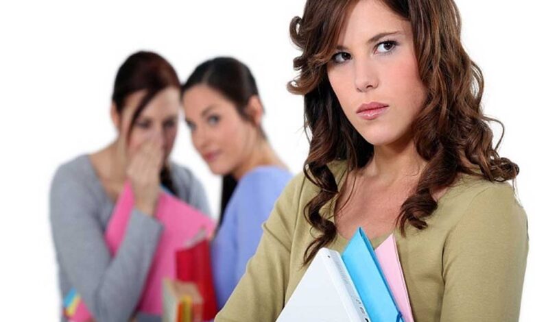 जिनमें दिखें ये आदतें उन जलनखोर लोगों से हो जाएं दूर