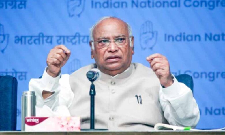 मल्लिकार्जुन खड़गे ने बिहार को ‘छोटा-मोटा राज्य’ बताए जाने वाले बयान के बाद बिहार की सियासत गर्म