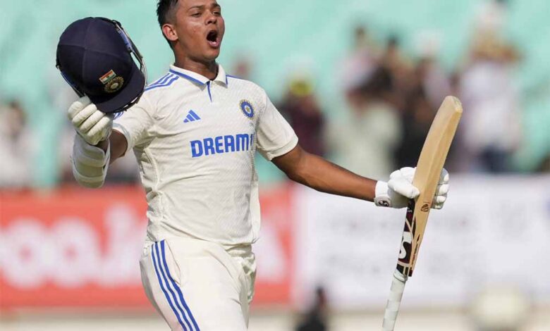 यशस्वी जायसवाल ने इंग्लैंड के खिलाफ पहले टेस्ट मैच में लगाया दमदार शतक, भारत का स्कोर 200 के पार