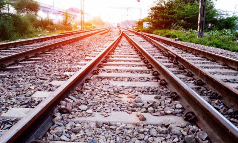 पटरी में दरार से मचा हड़कंप, सेंट्रल लाइन पर आवागमन प्रभावित – Khabar Jagat