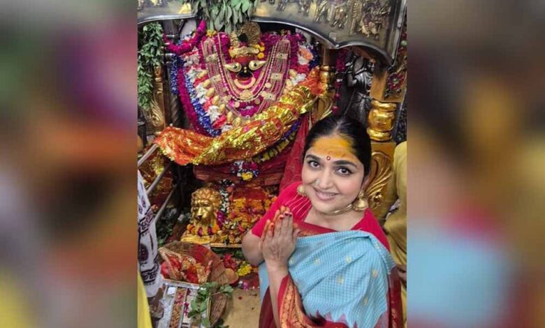 मिर्जापुर पहुंचीं इंदिरा कृष्णा ने किए विंध्यवासिनी के दर्शन, बोलीं- ‘मंदिर से मेरा खास जुड़ाव’