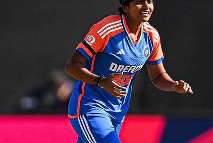 अपनी पहली ही टी20 सीरीज में श्री चरणी ने बनाया अनूठा रिकॉर्ड