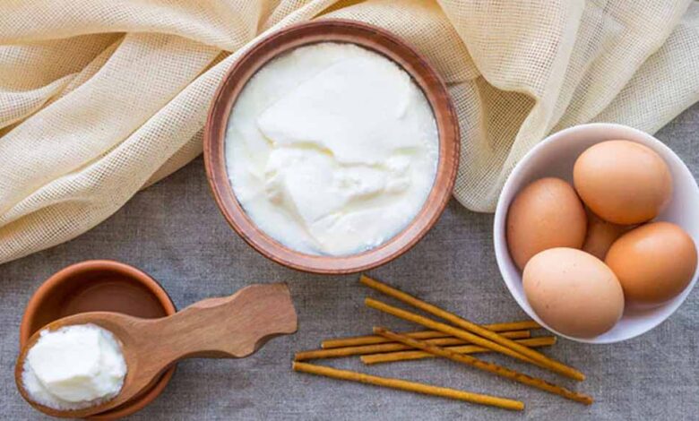 अंडे और दही से घर पर ही बनाएं नेचुरल हेयर कंडीशनर, बाल बनेंगे स्मूद और शाइनी