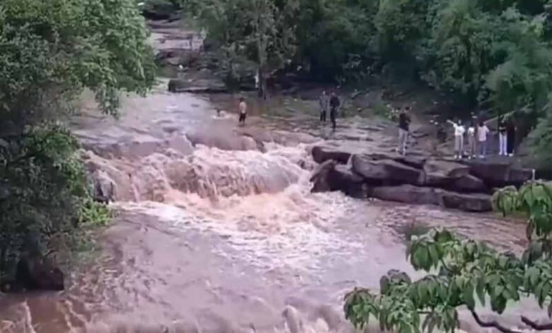 परसमनिया पठार के राजा बाबा वॉटरफॉल में दो दोस्तों की डूबने से मौत – Khabar Jagat
