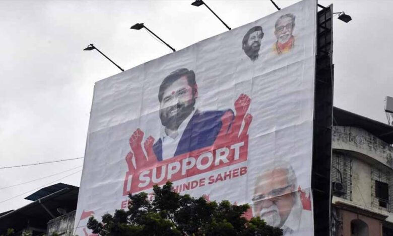 जम्मू-कश्मीर में शिंदे फैक्टर! उमर-महबूबा के बजाय एकनाथ शिंदे के होर्डिंग छाए