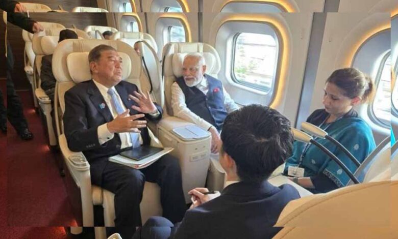 PM मोदी जापान में बुलेट ट्रेन की सवारी पर, भारतीय ड्राइवरों से की मुलाकात