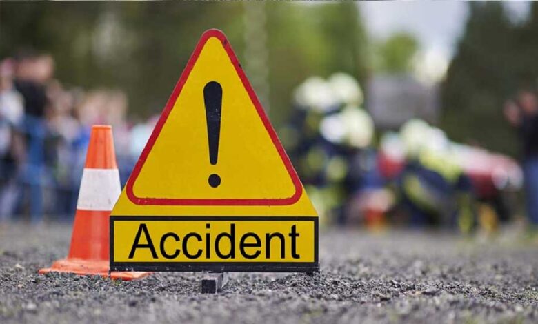 रेत से भरा ट्रक घर पर पलटा, तीन लोगों की दर्दनाक मौत – Khabar Jagat