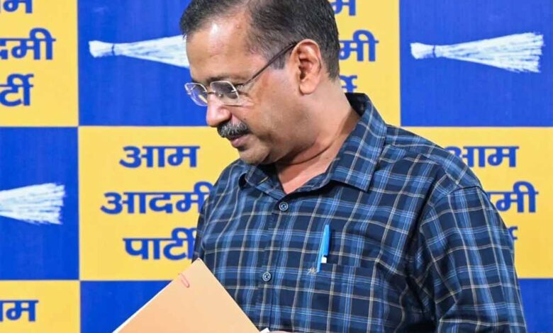 गुजरात में AAP संकट गहराया, रावल ने अचानक थामा इस्तीफा