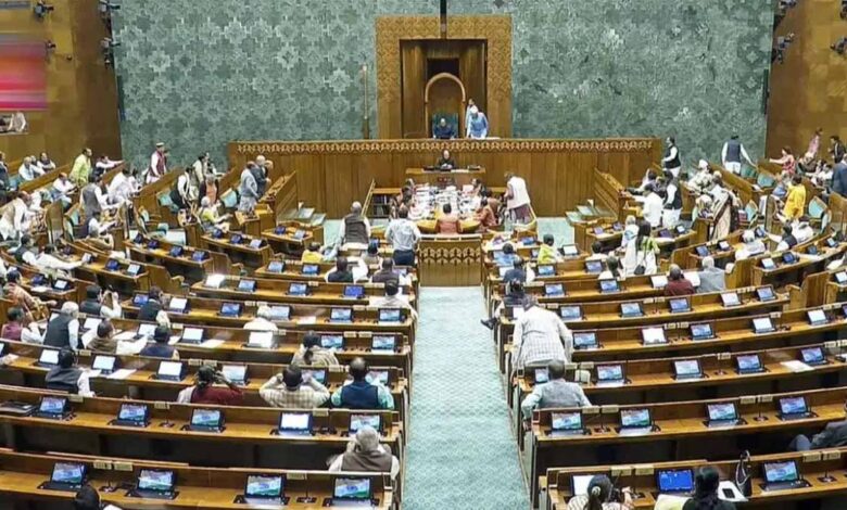 संसद ठप कराने में बड़ी पार्टियों का दबदबा: कांग्रेस-टीएमसी के आगे छोटी पार्टियां बेअसर