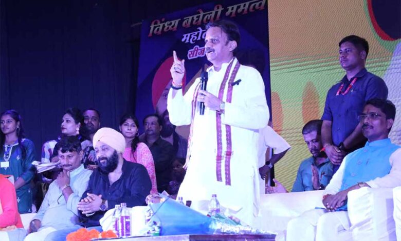 स्थानीय भाषाओं के संरक्षण के लिए सांस्कृतिक आयोजन महत्वपूर्ण- उप मुख्यमंत्री शुक्ल