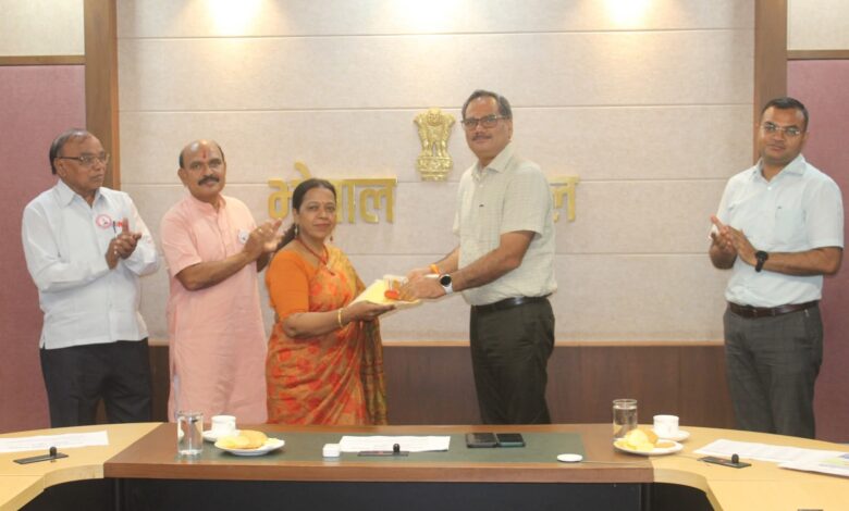 अगस्त माह में सेवानिवृत्त होने वाले 30 रेलसेवकों को दी गई भावभीनी विदाई