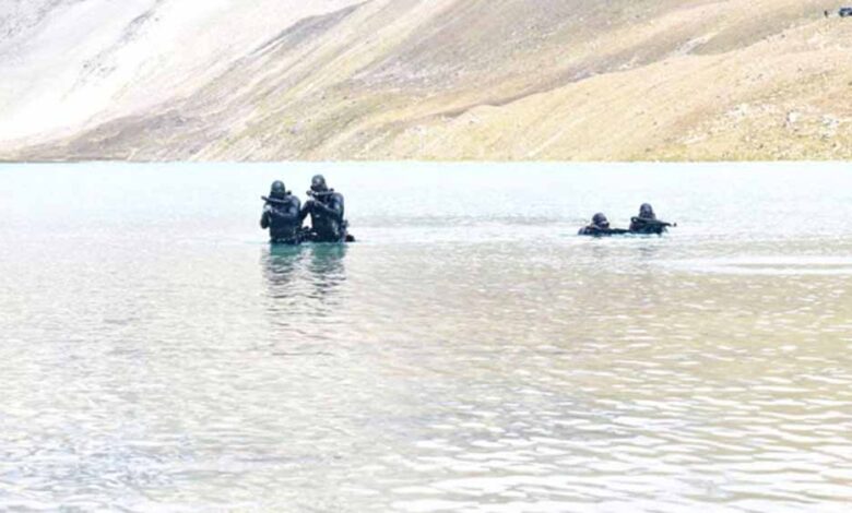 17000 फीट की ऊंचाई पर सेना और नौसेना के कमांडो ने किया संयुक्त अभ्यास