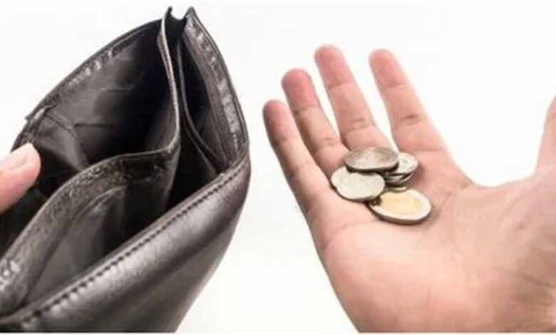 राशि के अनुसार पर्स में रखें ये खास चीजें, कभी खाली नहीं होगा बटुआ