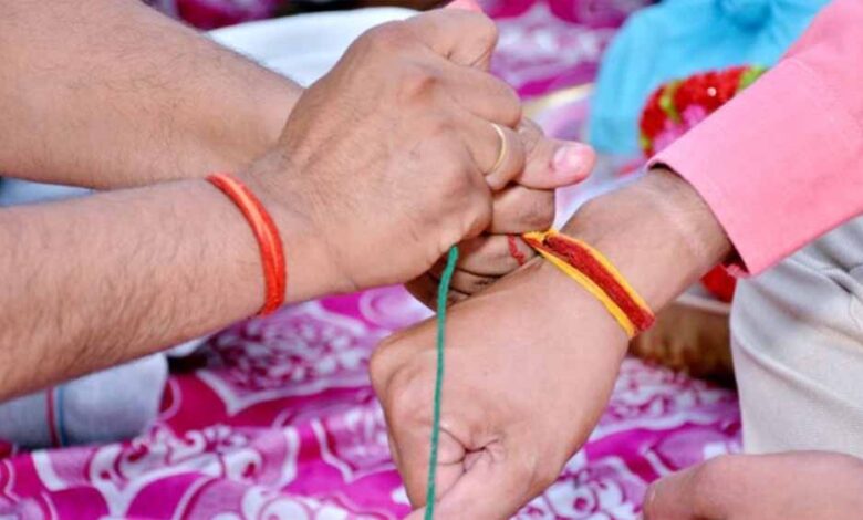 कलावा कब उतारना चाहिए? सही समय और विधि जानें – Khabar Jagat