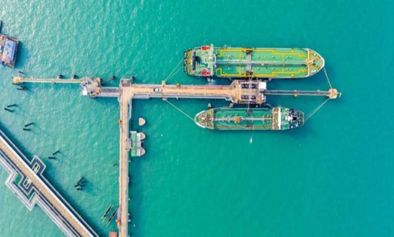 अडानी पोर्ट पर बैन के बाद रूसी टैंकर ने बदला रूट, भारत को मिलेगा 10 लाख बैरल कच्चा तेल