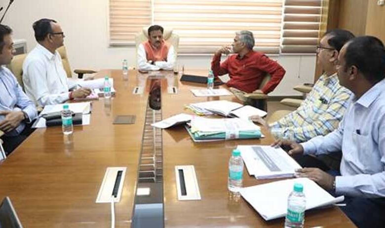 उप मुख्यमंत्री शुक्ल ने रीवा में पुनर्घनत्वीकरण योजना के कार्यों की समीक्षा की