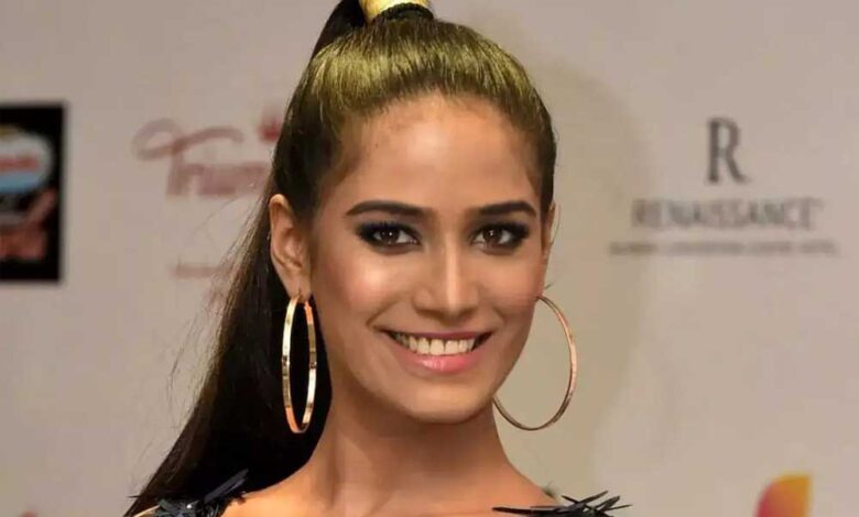 लव-कुश रामलीला में पूनम पांडेय निभाएंगी मंदोदरी का रोल, जानिए कौन बनेगा रावण?