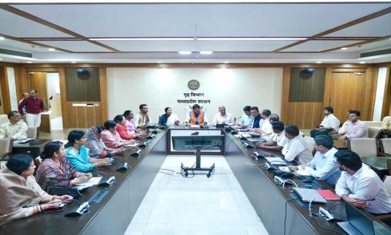 भोपाल मंत्रालय में महापौरों की बैठक, अवैध कॉलोनियों पर सख्त कानून की मांग उठी