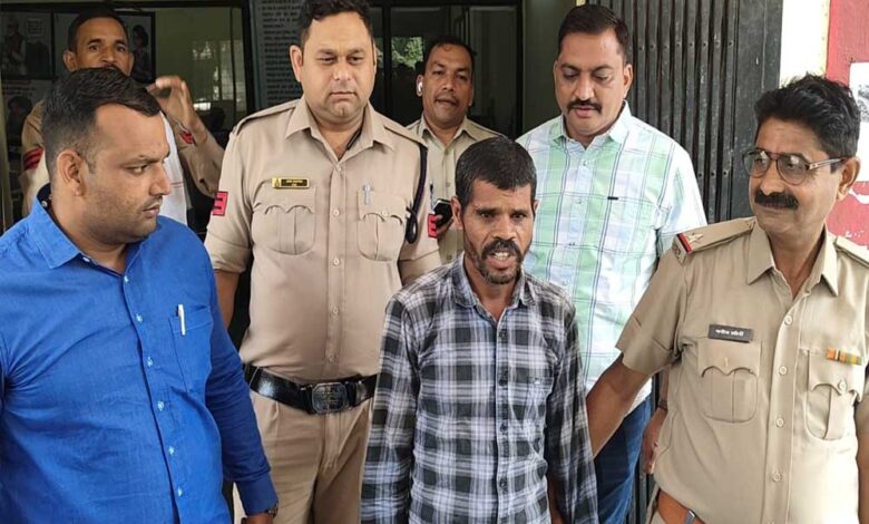 तांत्रिक क्रिया के लिए कब्रों से छेड़छाड़ करने वाला बदमाश गिरफ्तार