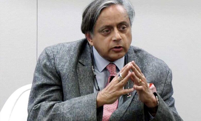 करगिल के दौरान भी था हैंडशेक, थरूर ने टीम इंडिया को दी समझदारी की नसीहत