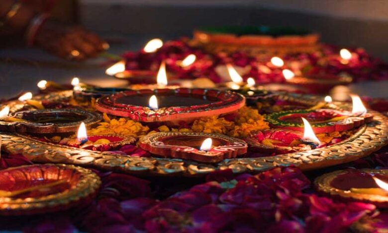 इस बार दिवाली 20 या 21 अक्टूबर? पंचांग में उलझन, विद्वानों ने पूजा के लिए 20 तारीख को बताया उपयुक्त