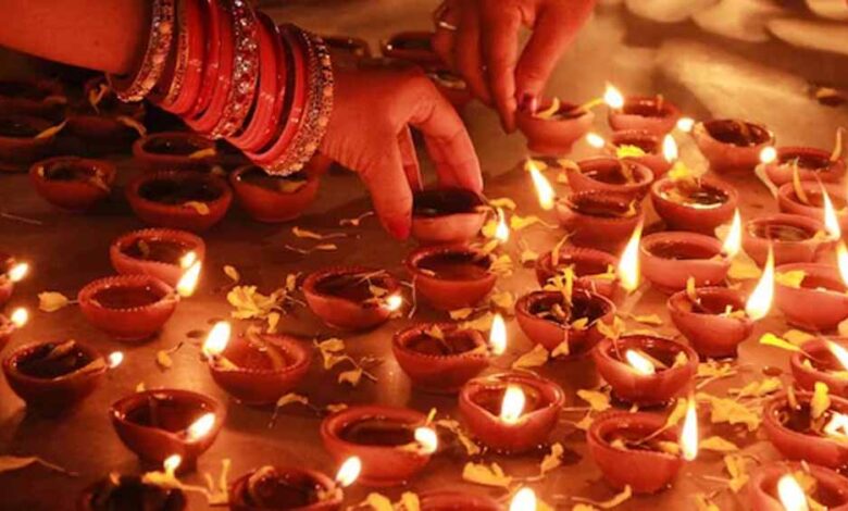 दिवाली 2025: कब है त्योहार—20 या 21 अक्टूबर? जानें सही तारीख