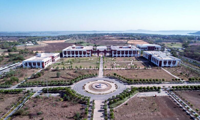 फर्जी खातों के मामले में माखनलाल विश्वविद्यालय के छात्र की बिहार से गिरफ्तारी