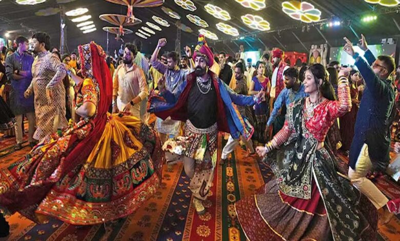 विरार कॉलेज में गरबा ग्रुप के नाम पर आपत्तिजनक चैट, हिंदू छात्राओं को फंसाने की साजिश का आरोप